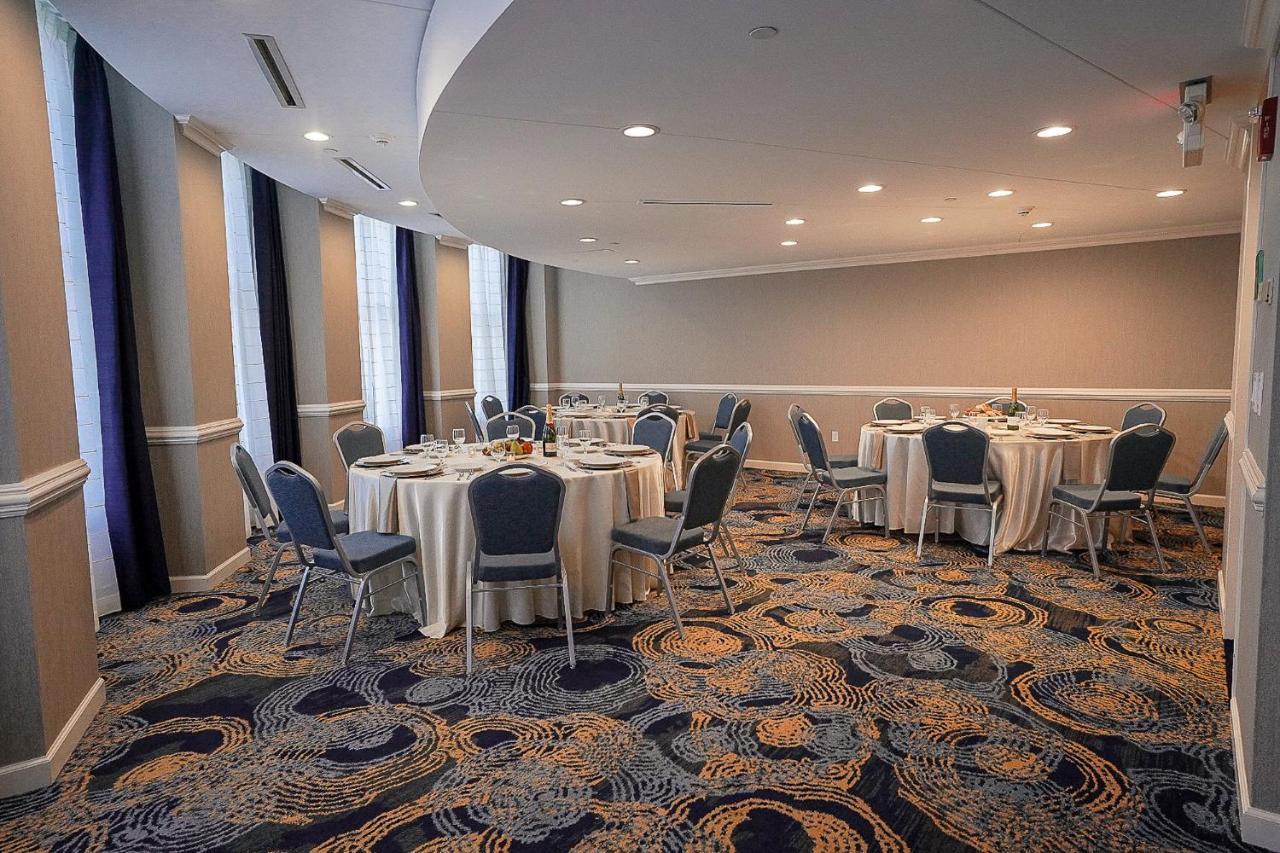Crowne Plaza Cleveland At Playhouse Square By Ihg Hotel Exterior photo