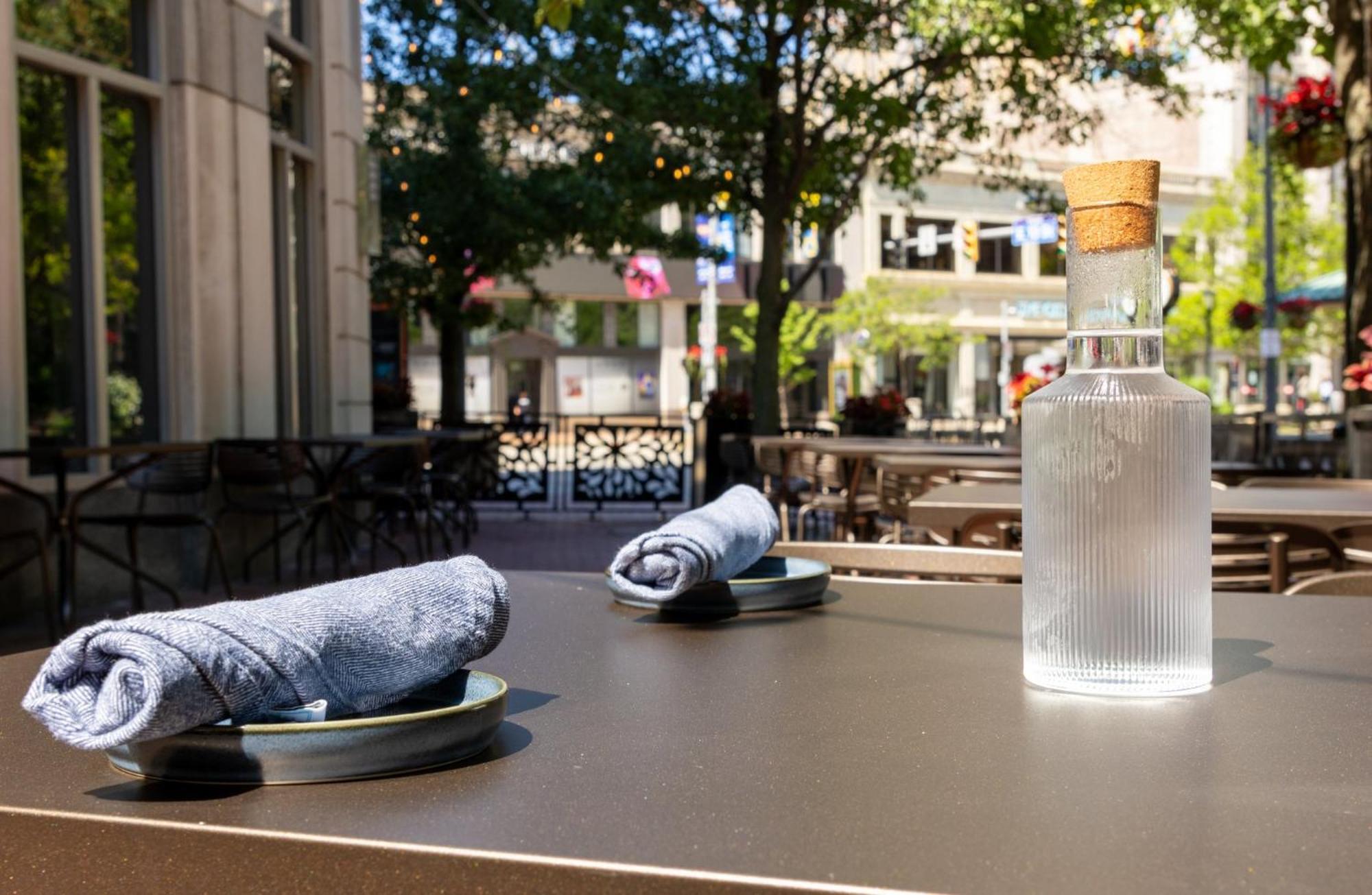 Crowne Plaza Cleveland At Playhouse Square By Ihg Hotel Exterior photo